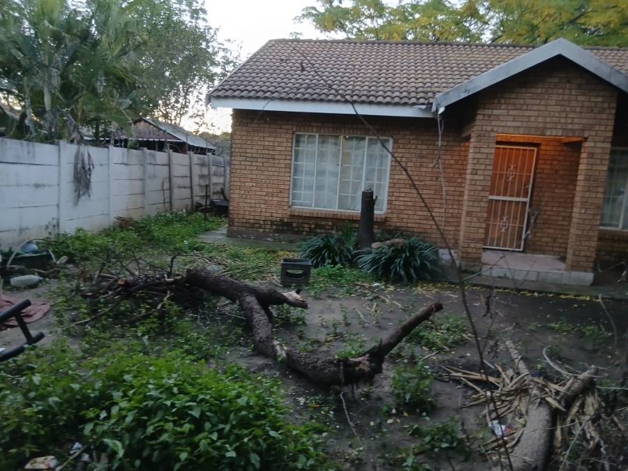 2 Bedroom Property for Sale in Oos Einde North West